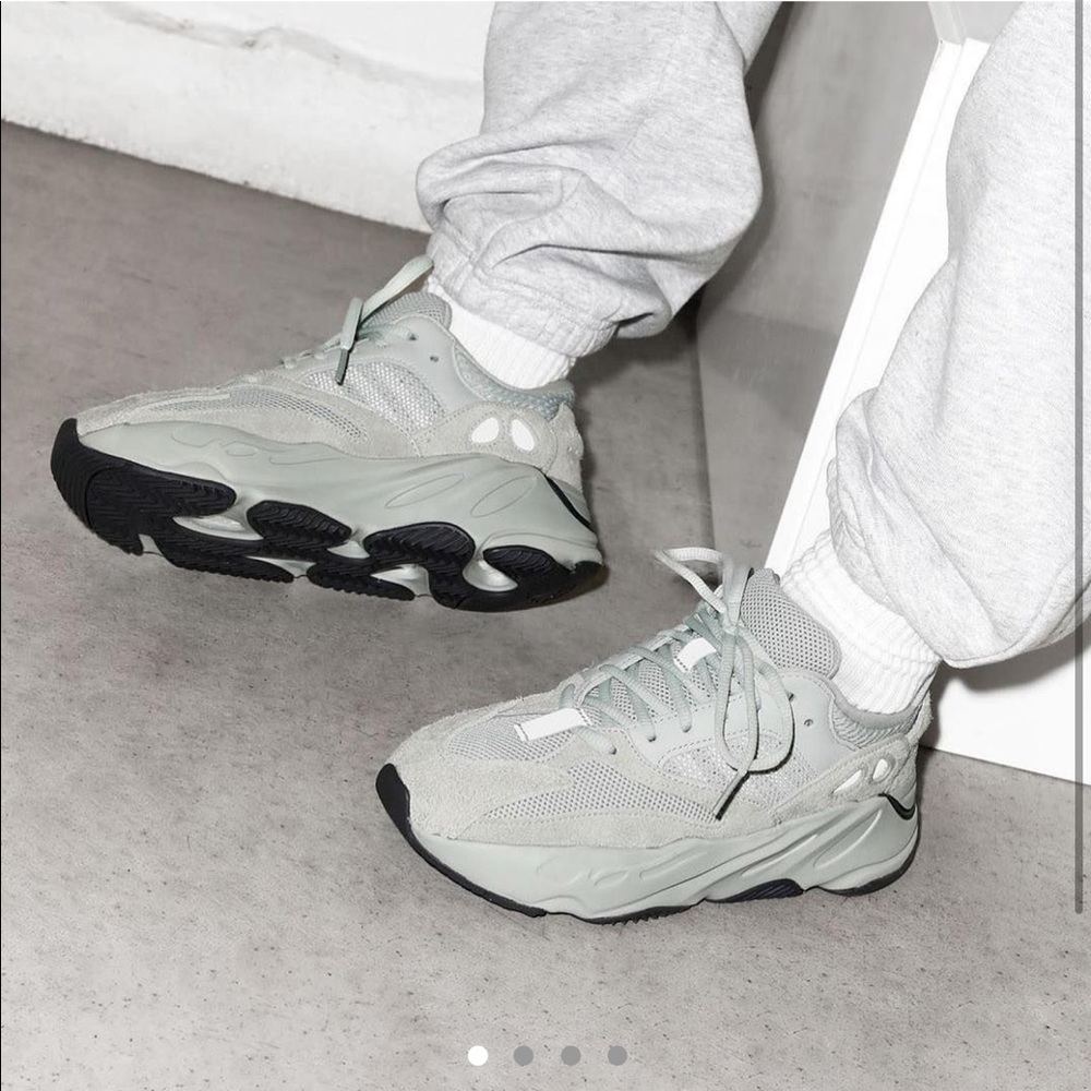 Adidas Yeezy 700 in Salt